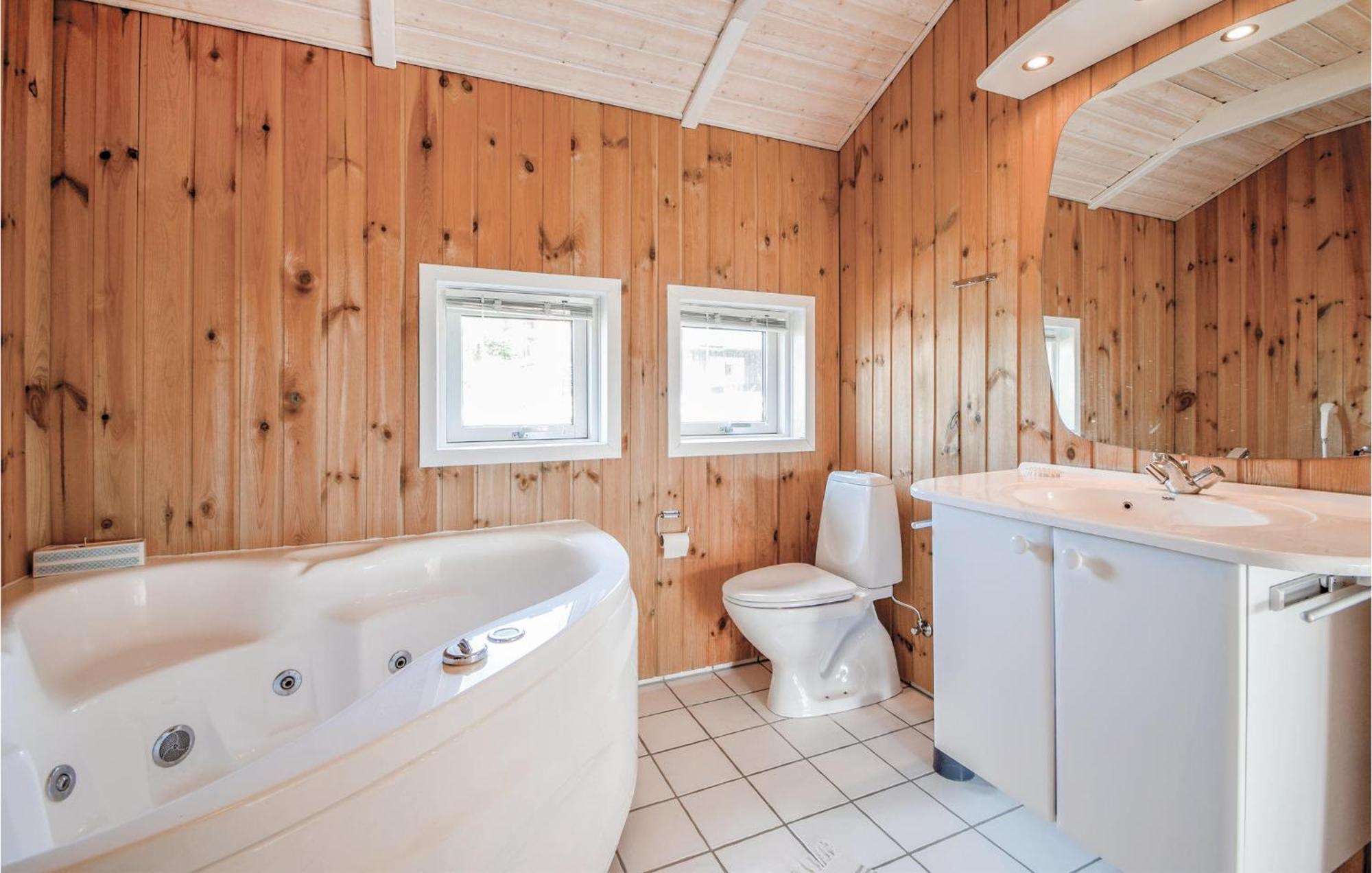 Amazing Home In Bjert With Wifi Binderup Strand 외부 사진